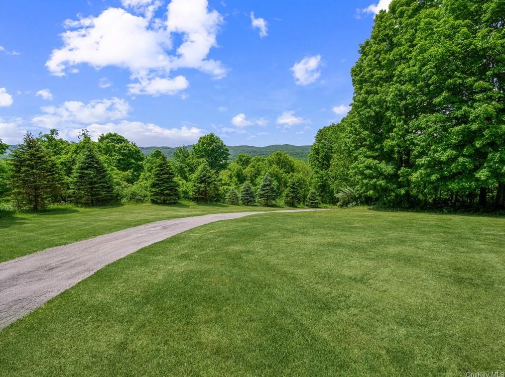90 S Quaker Hill Rd, Patterson, NY 12563