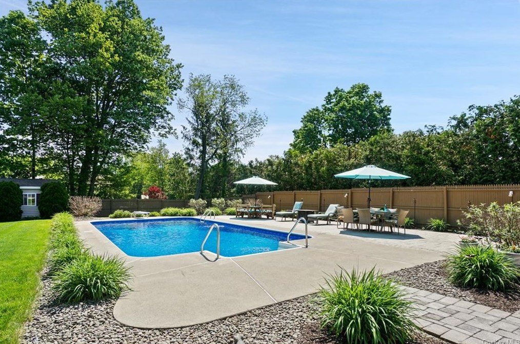 2706 Denby Dr, Yorktown Hgts, NY 10598