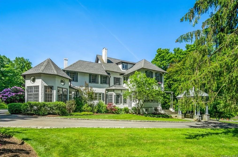 77 Haights Cross Rd, Chappaqua, NY 10514