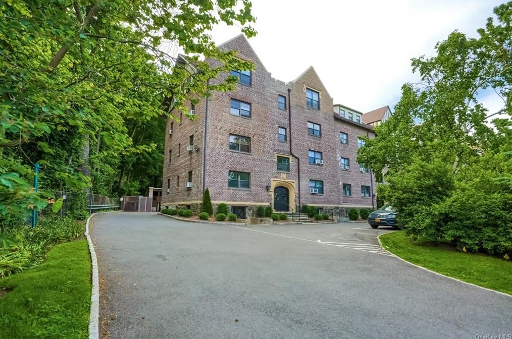 1456 Boston Post Rd #3b, Larchmont, NY 10538