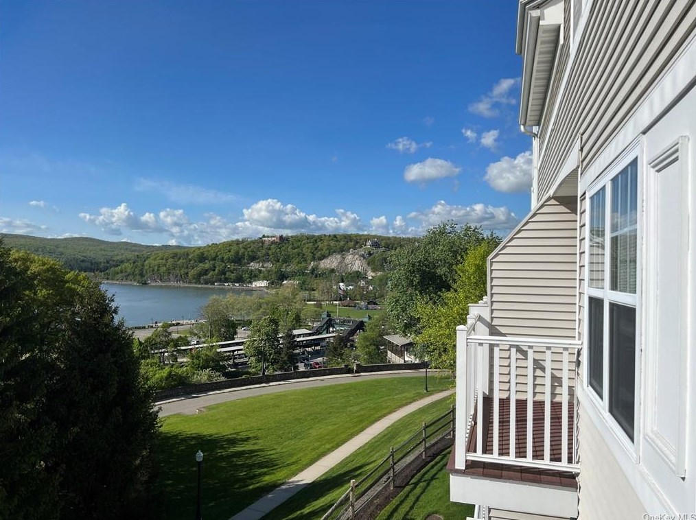 226 Northview Ct, Peekskill, NY 10566