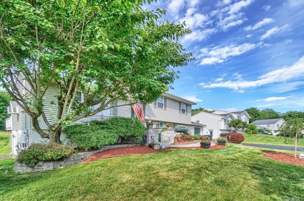 14 Waterford Cir, Washingtonville, NY 10992