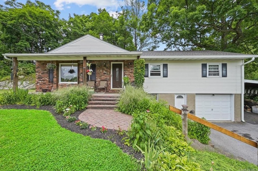 44 Birchwood Dr, Newburgh, NY 12553-7406