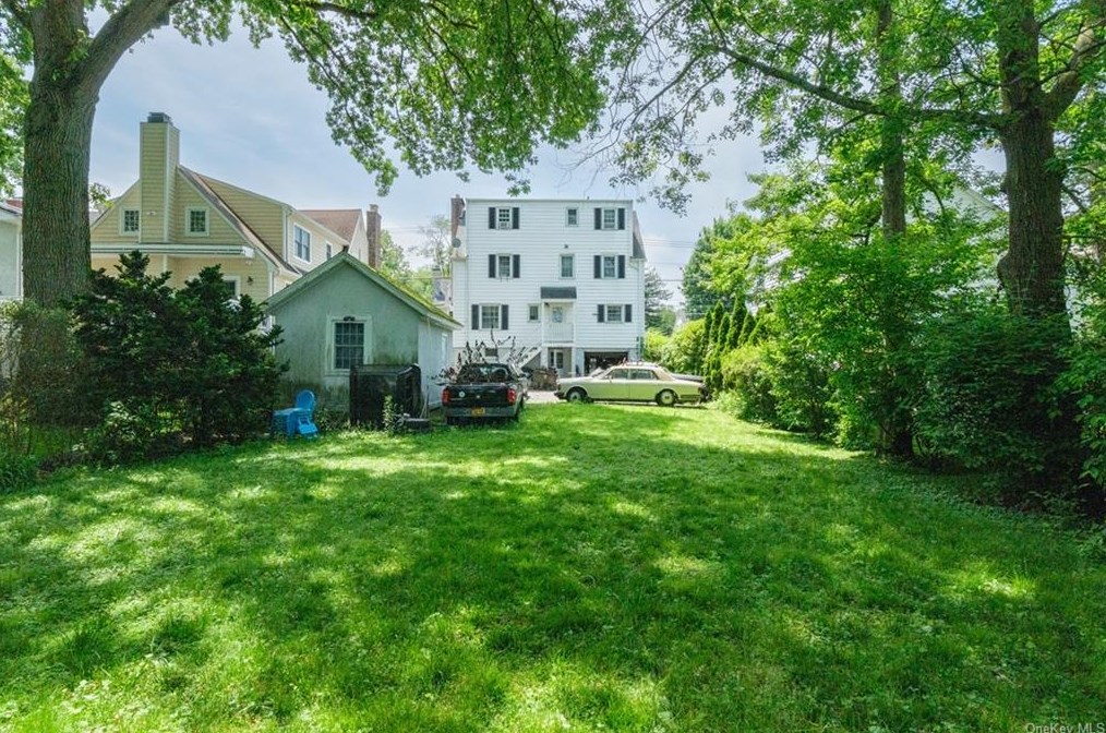 421 Wagner Ave, Mamaroneck, NY 10543-2839