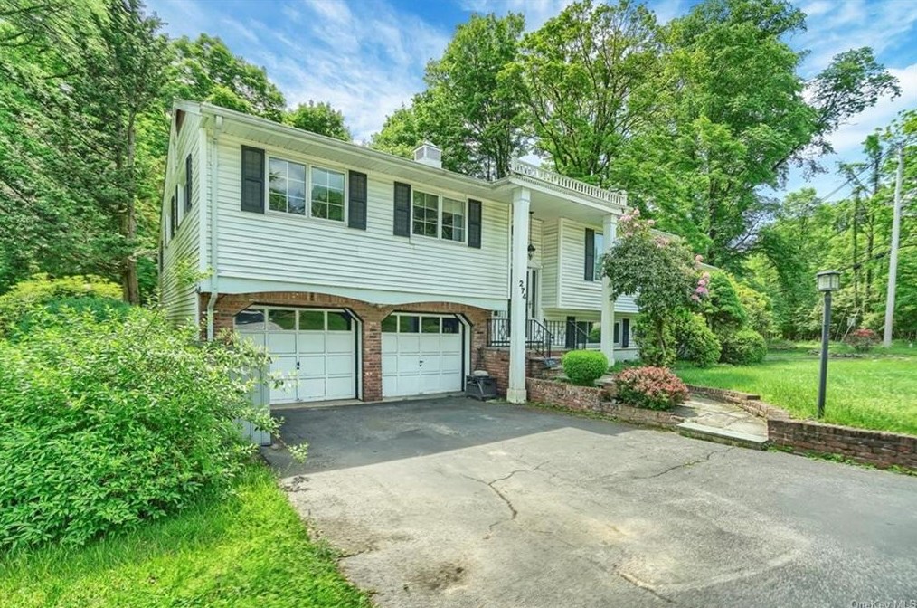 274 Cherry Ln, Airmont, NY 10901