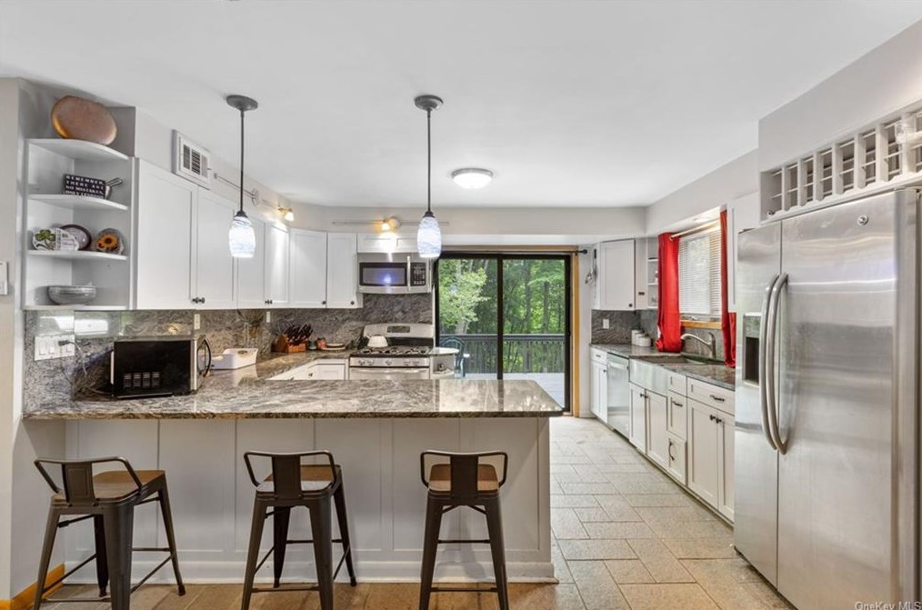 15 Juniper Tr, Mahopac, NY 10541