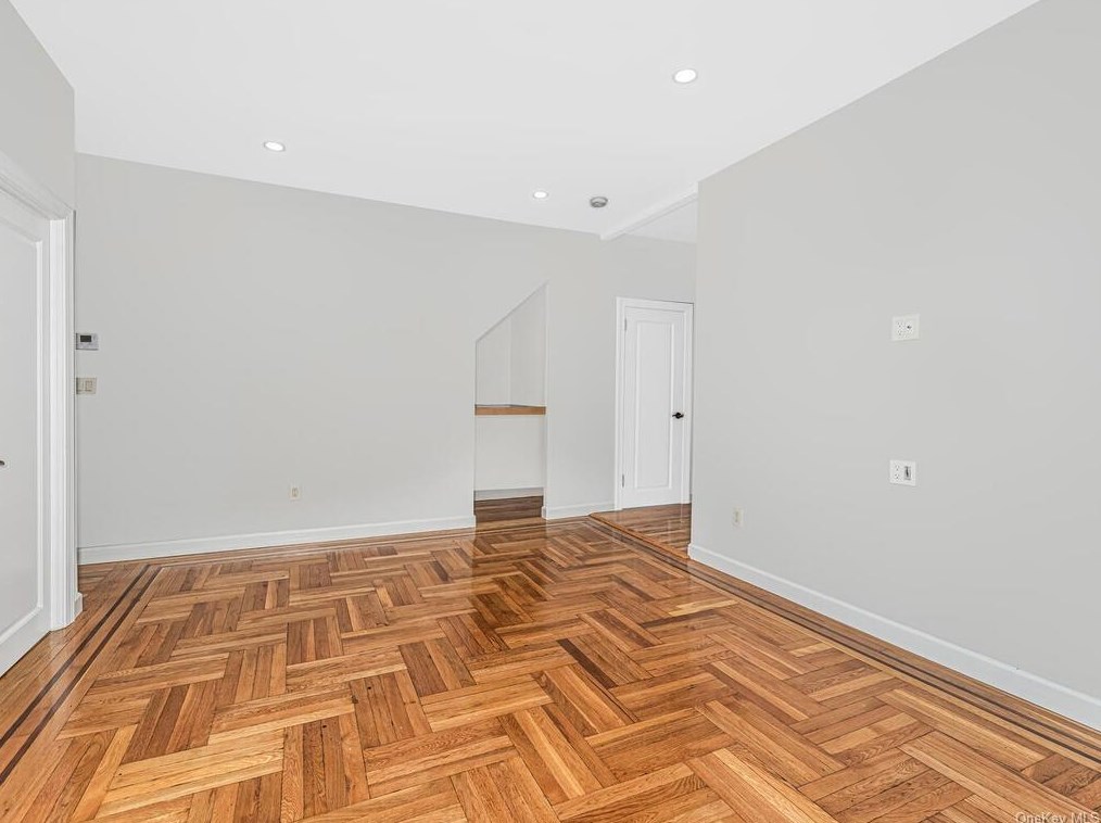 1030 E 225th St #1, Bronx, NY 10466
