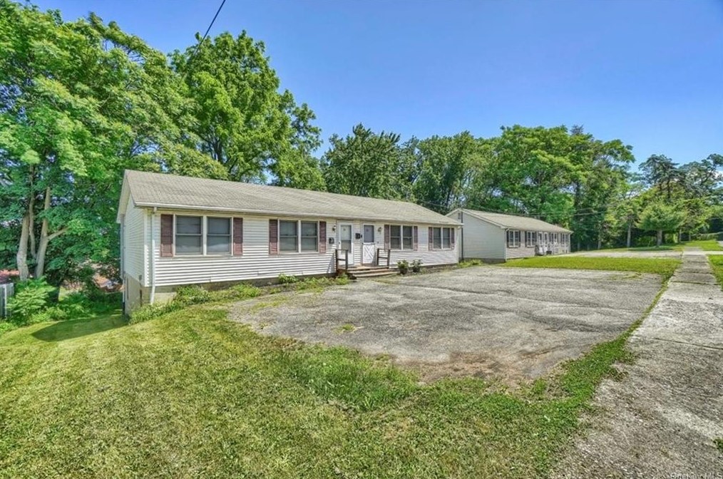 30 Cottage Ave, Newburgh, NY 12550-3327