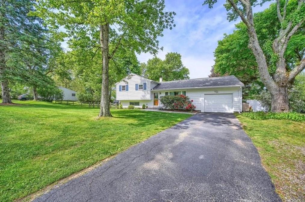 3381 N Deerfield Ave, Yorktown Hgts, NY 10598