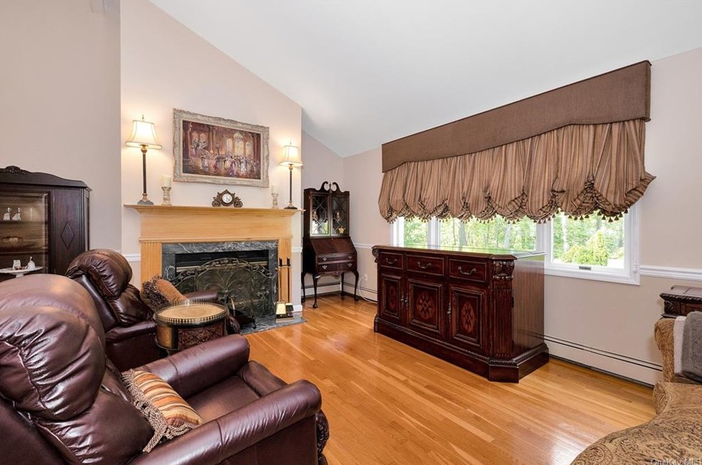 174 Lake Shore Dr, Pleasantville, NY 10570