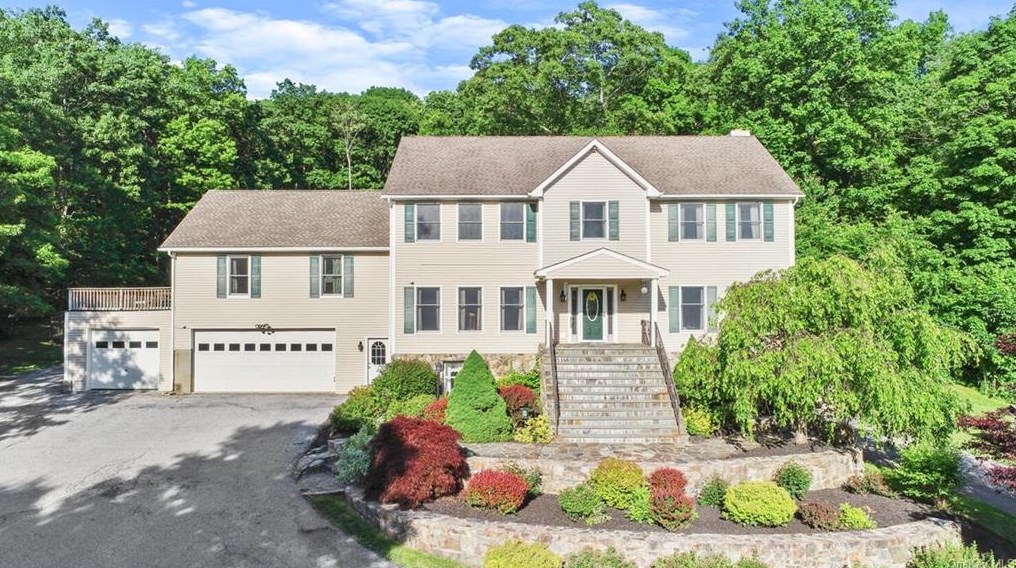 458 Depot Hill Rd, Poughquag, NY 12570