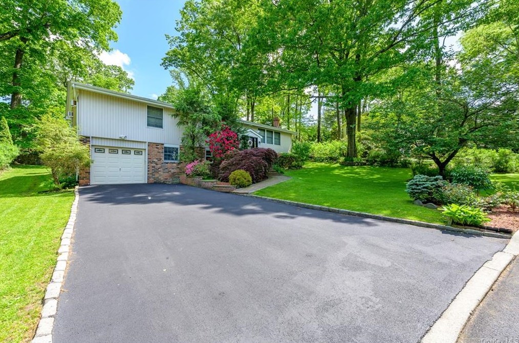 4 Hastings Close, Yonkers, NY 10706-3607