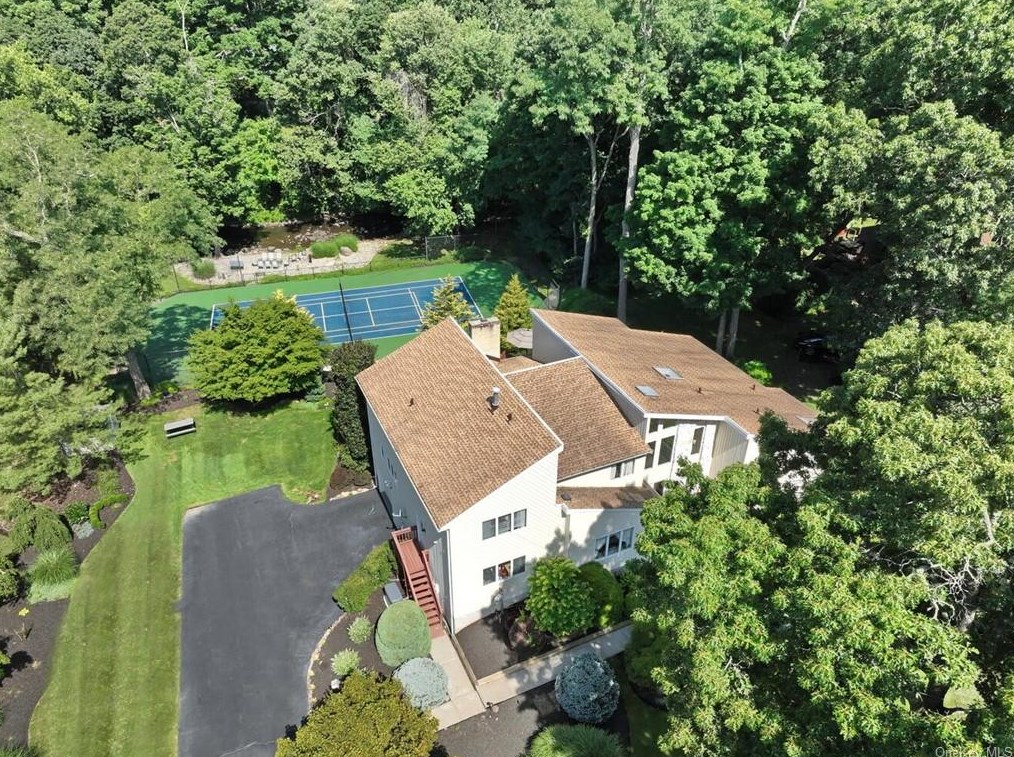 5 Henry Ct, Airmont, NY 10901