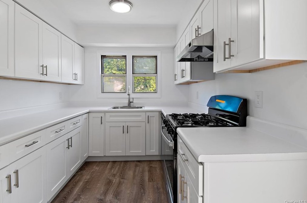 5 Annmarie Pl, Yonkers, NY 10703-1117
