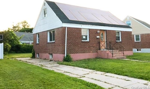54 Circle Dr, Hempstead, NY 11550-6610