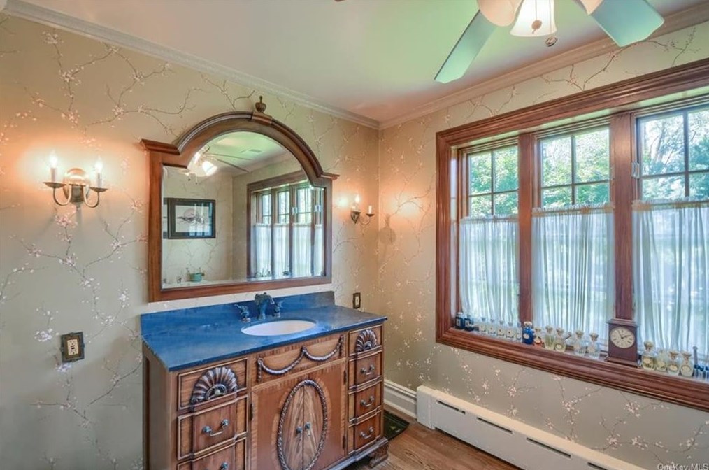 540 Oakridge Pkwy, Peekskill NY  10566-2400 exterior