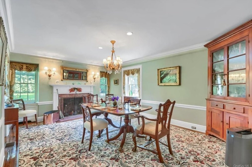 540 Oakridge Pkwy, Peekskill NY  10566-2400 exterior