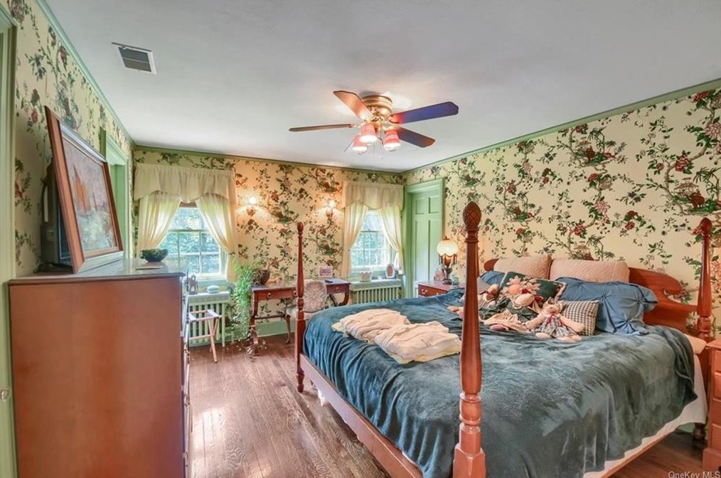 540 Oakridge Pkwy, Peekskill NY  10566-2400 exterior