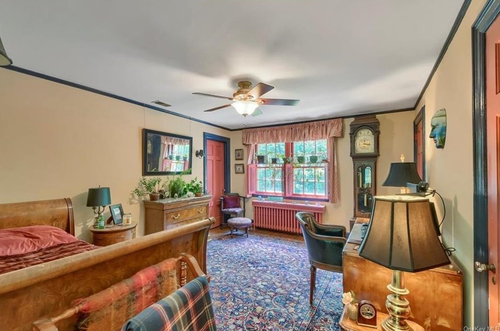 540 Oakridge Pkwy, Peekskill NY  10566-2400 exterior