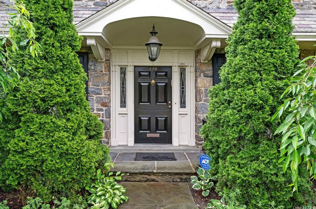 120 Overhill Rd, Yonkers, NY 10708-5136