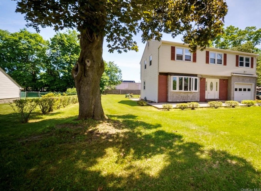 9 Horseshoe Bnd, Newburgh NY  12553-7830 exterior