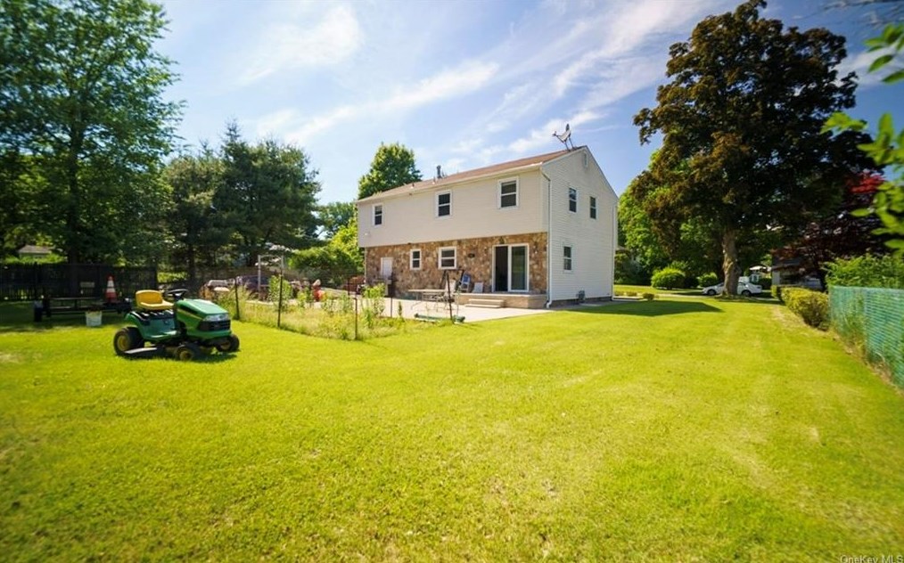 9 Horseshoe Bnd, Newburgh NY  12553-7830 exterior