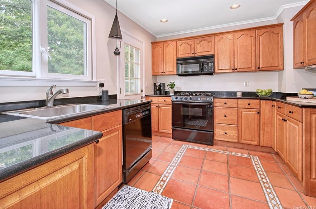 161 Osborn Rd, Rye NY  10580-1328 exterior