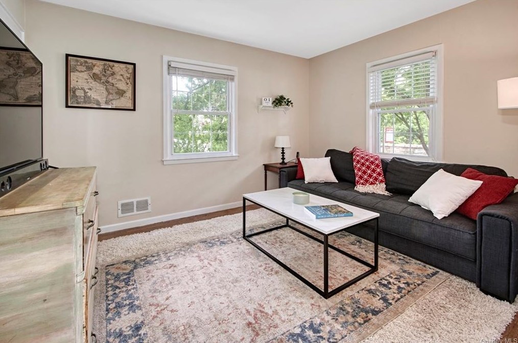 161 Osborn Rd, Rye NY  10580-1328 exterior