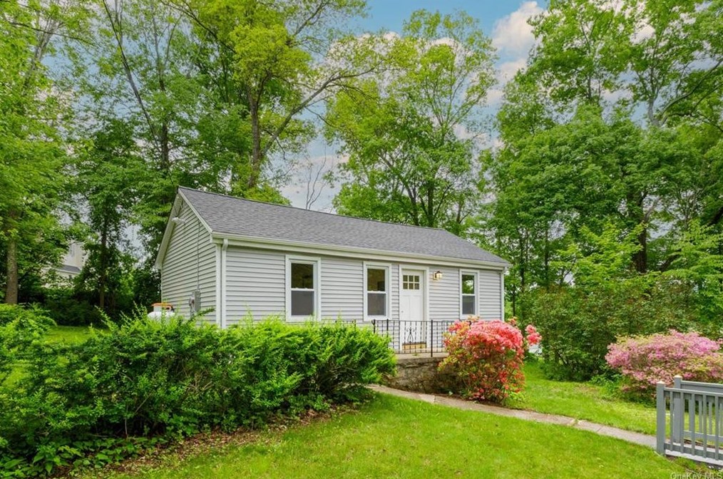 9 Roseton Rd, Danbury, CT 06812