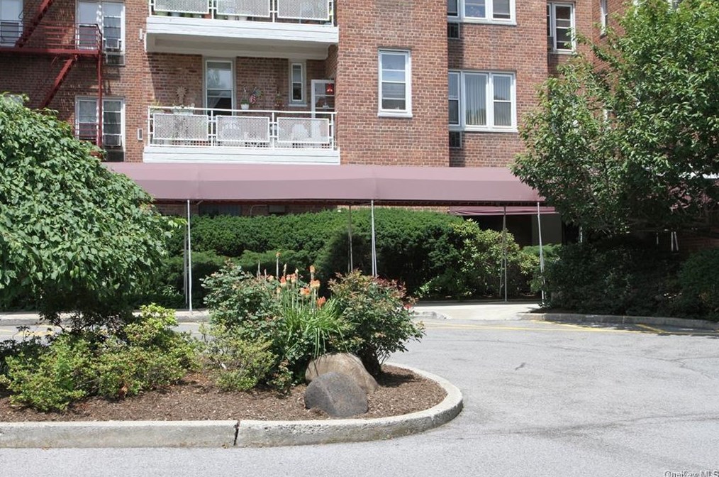 245 Rumsey Rd #3b, Yonkers, NY 10701