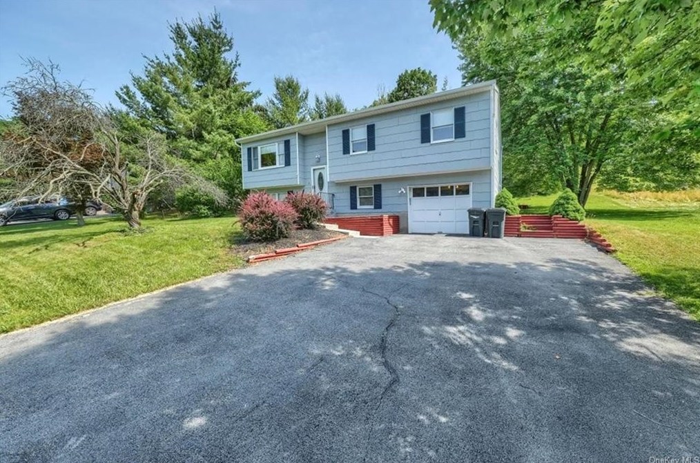 2 Miller Ln, Monroe, NY 10950-3714