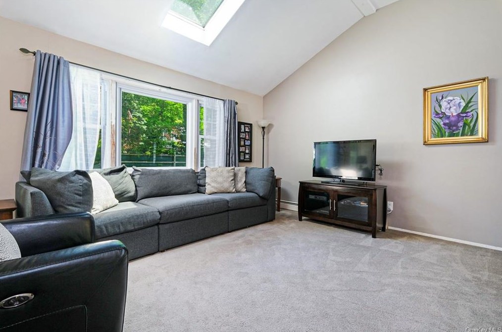 2693 Evergreen St, Yorktown Hgts, NY 10598