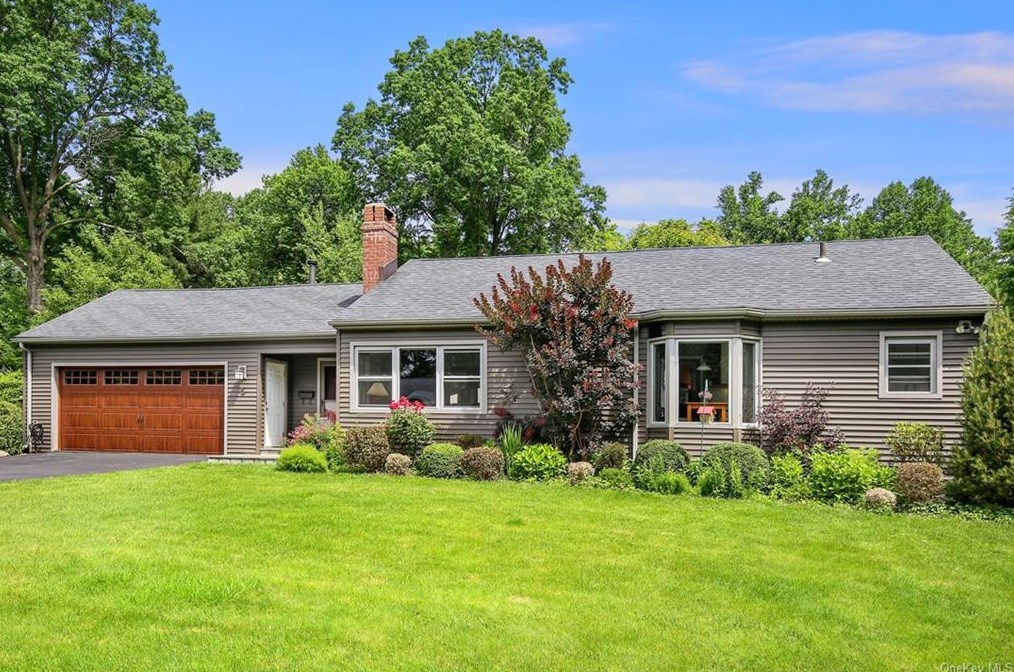 5 Augusta Pl, White Plains, NY 10603