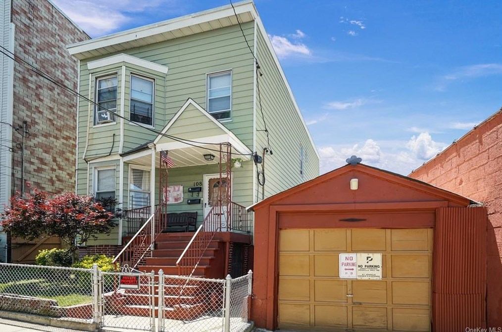 108 Webster Ave, Yonkers, NY 10701-6109