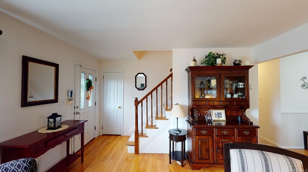 1 Spruce Ln, West Nyack, NY 10994