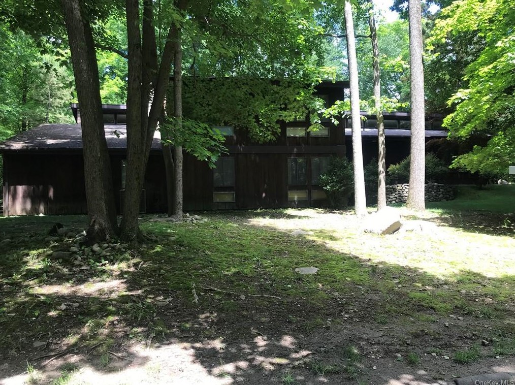 6 Burning Brush Ct, Mount Ivy, NY 10970