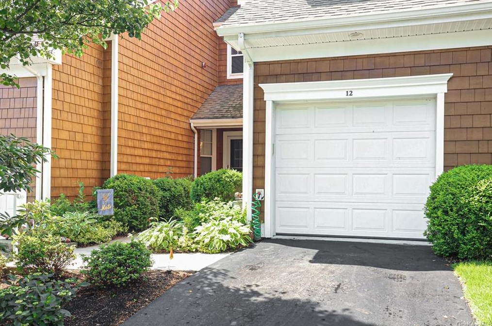 12 Trailhead Ln, North Tarrytown, NY 10591-5048