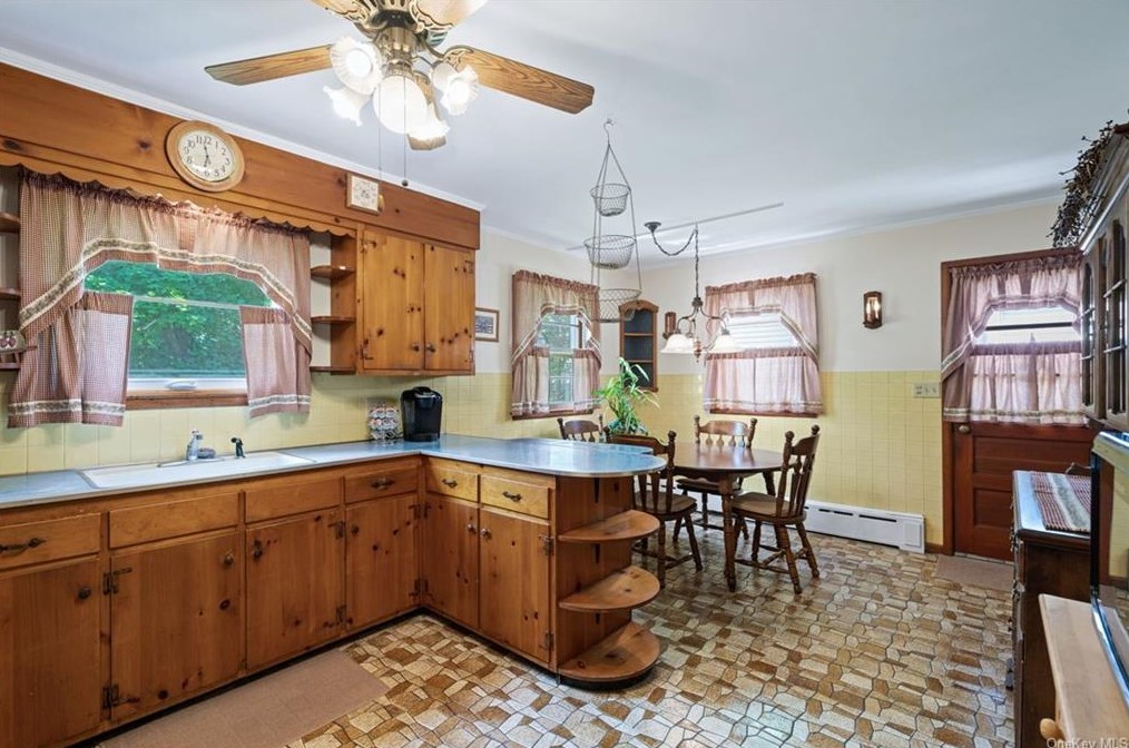 110 Orchard St, Walden, NY 12586-1708