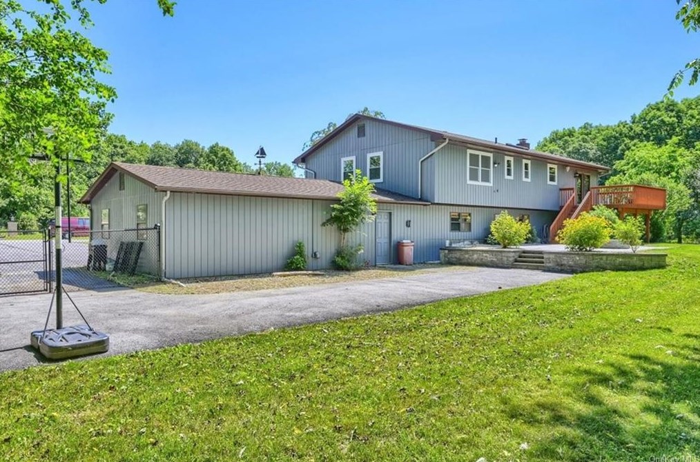 15 Shore Blvd, Slate Hill, NY 10973