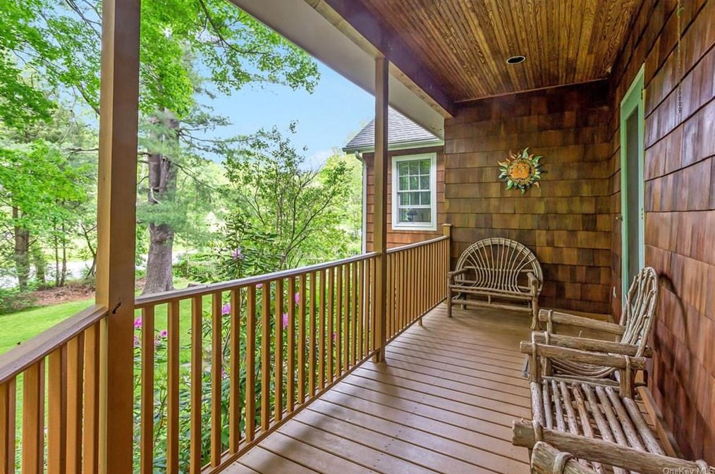 322 Waccabuc Rd, Goldens Bridge, NY 10526