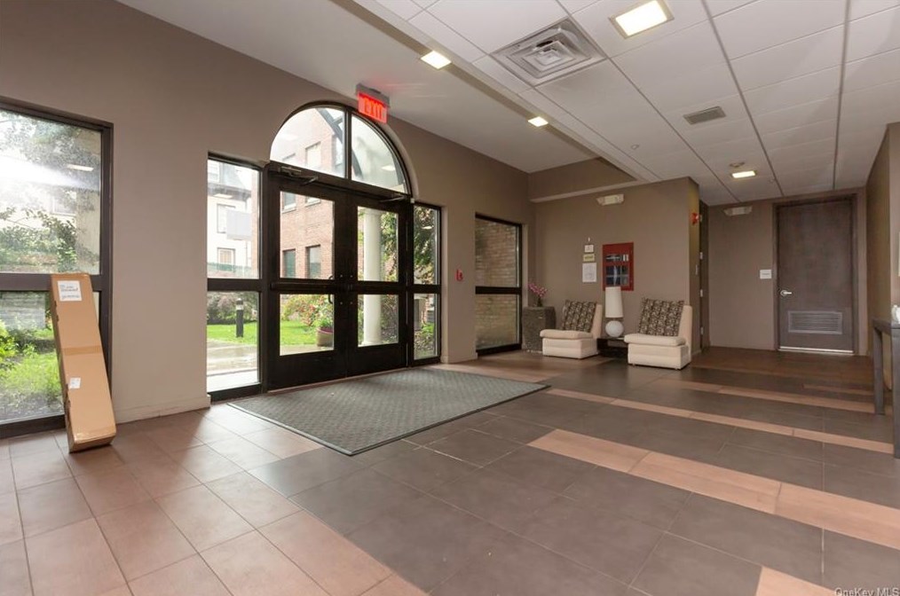 73 Spring St #4r, Crotonville, NY 10562