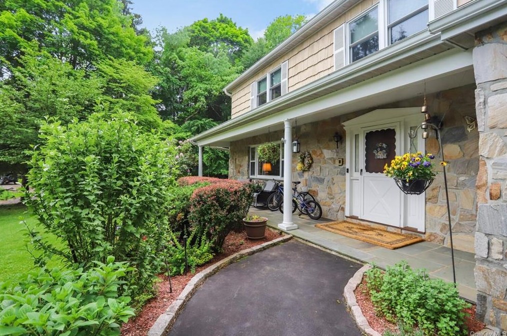 5 Frank Guichad Ct, Cortlandt Manor, NY 10567-6327