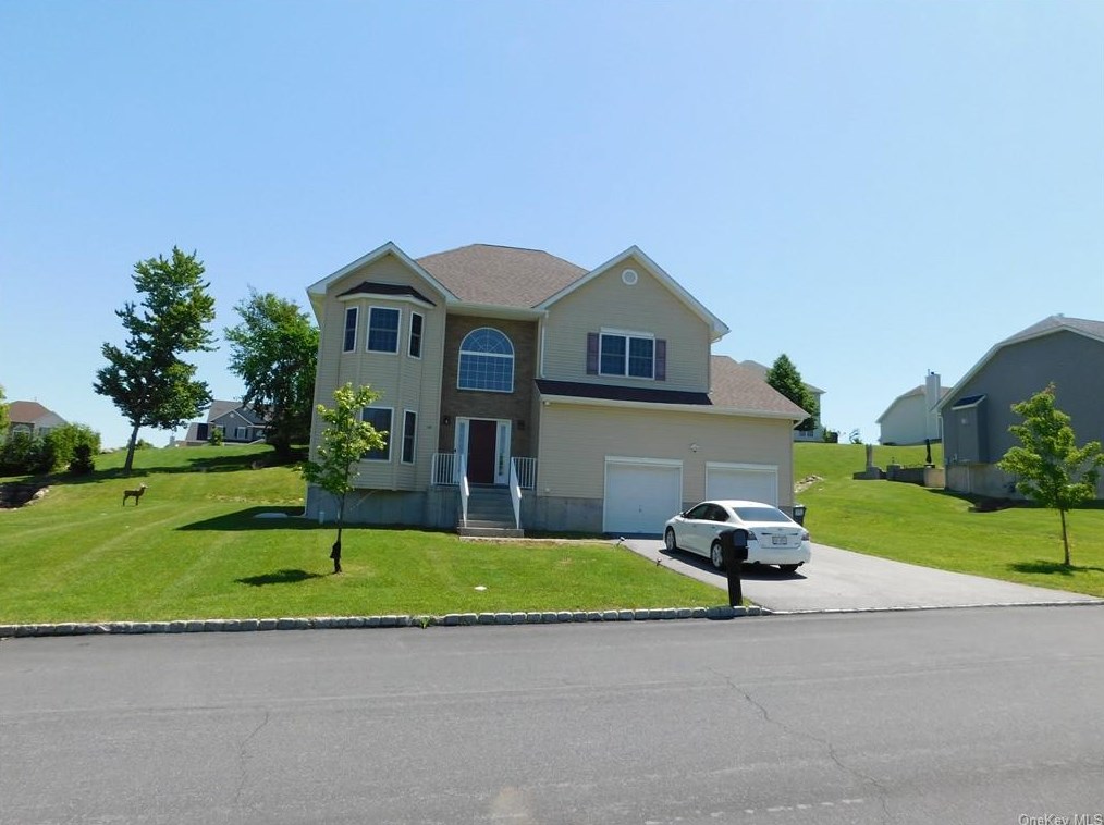 46 Panorama Dr, Newburgh, NY 12553-8994