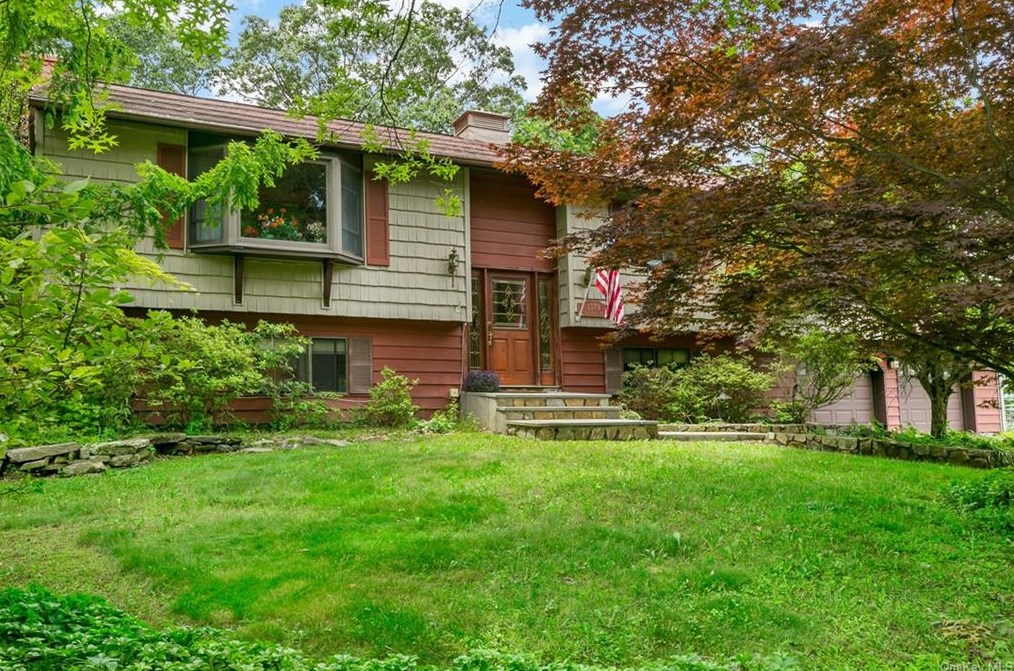 1379 Sunflower Dr, Yorktown Hgts, NY 10598