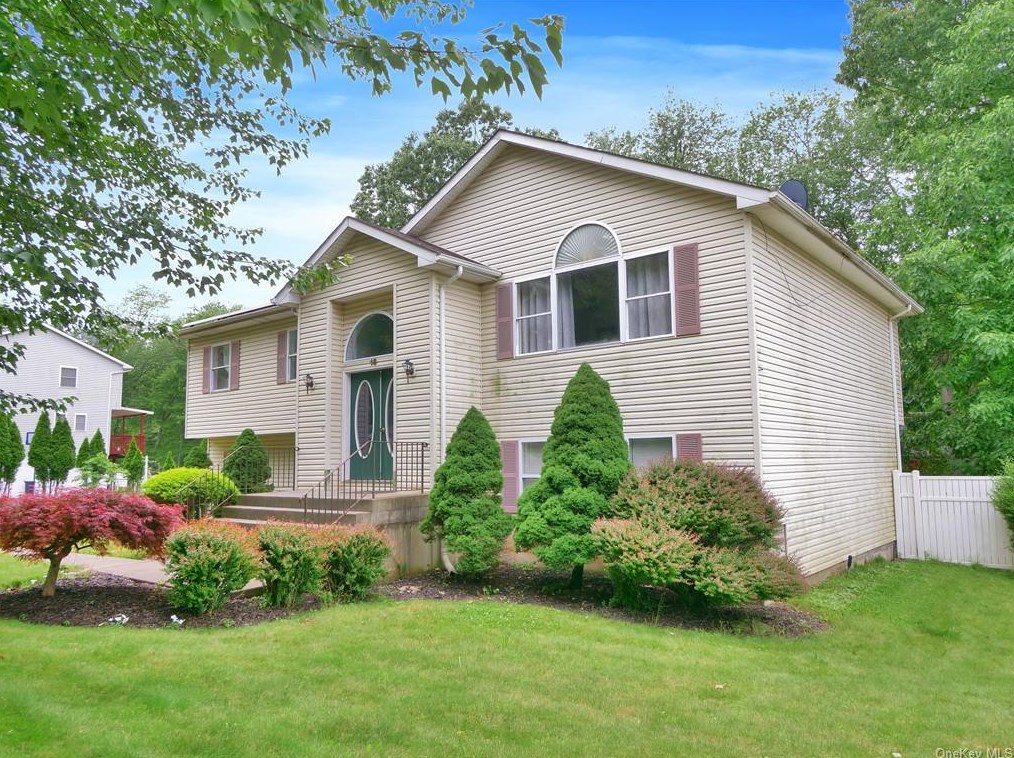 16 Mayfield St, Valley Cottage, NY 10989