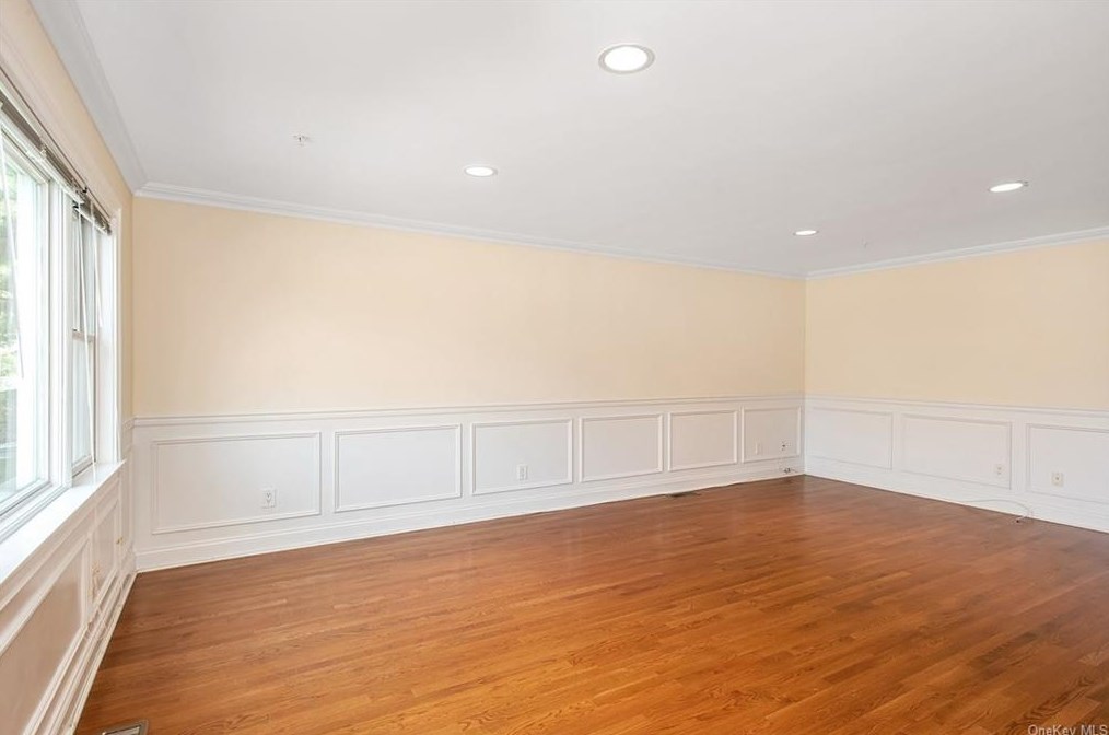 67 Ellsworth Ave, Harrison, NY 10528-2919