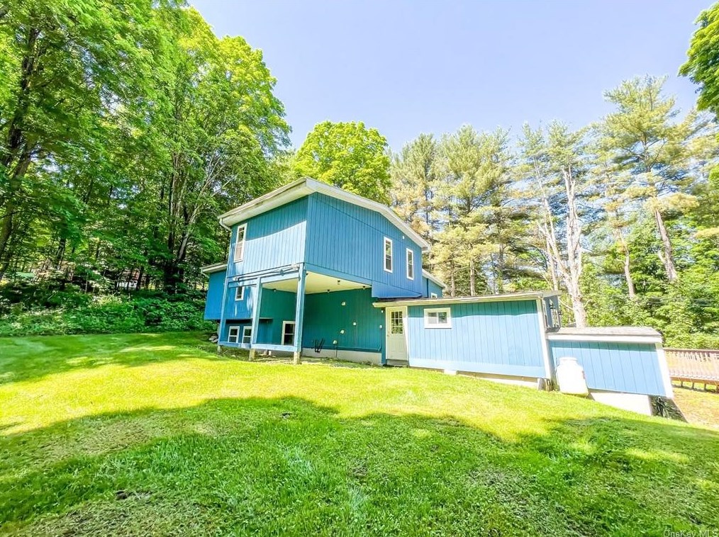 526 Pine Hill Rd, Pleasant Valley, NY 12569