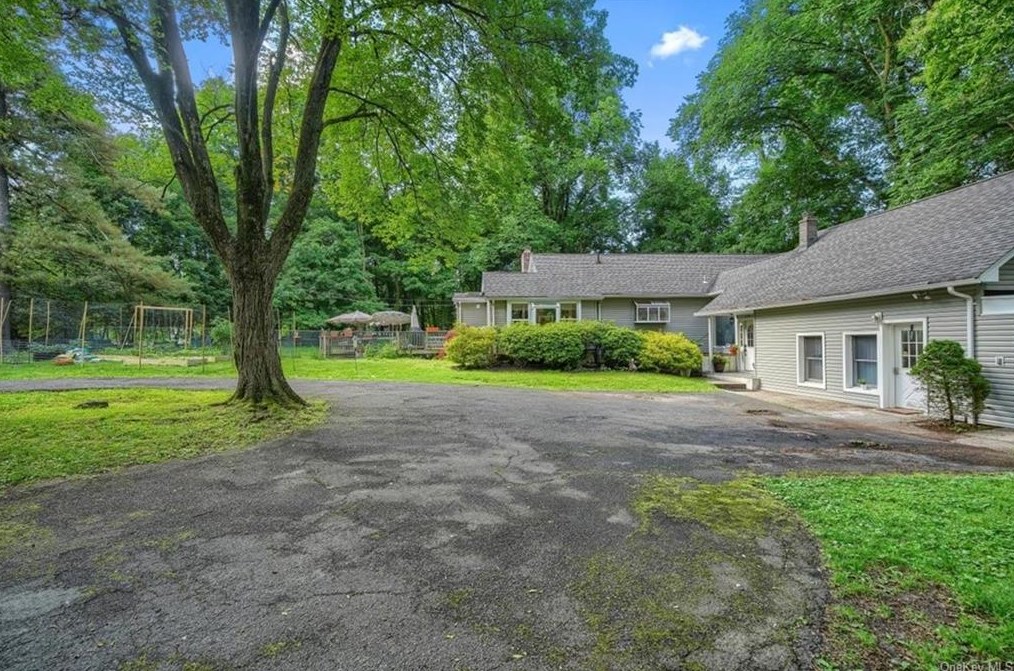64 Campbell Ave, Airmont, NY 10901