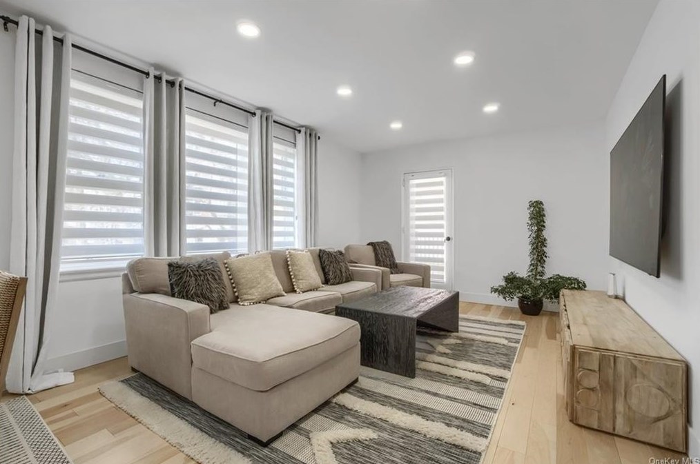 920 Pelhamdale Ave #d2k, New Rochelle, NY 10803