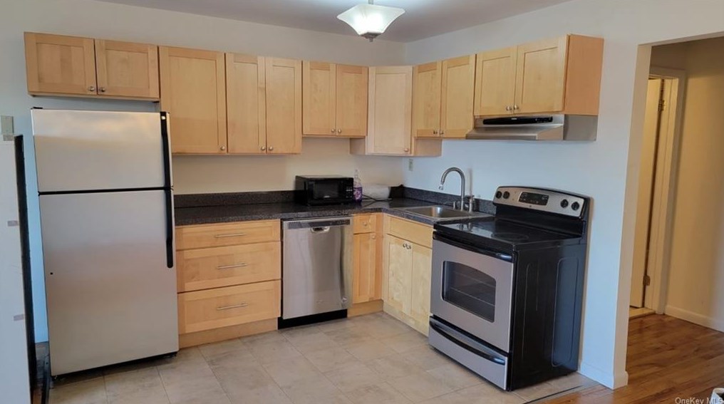 81 Stratton St #1, Yonkers, NY 10701